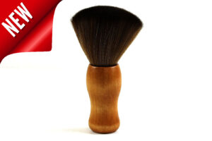 Spazzola morbidissima con sottilissime setole in nylon e manico in legno